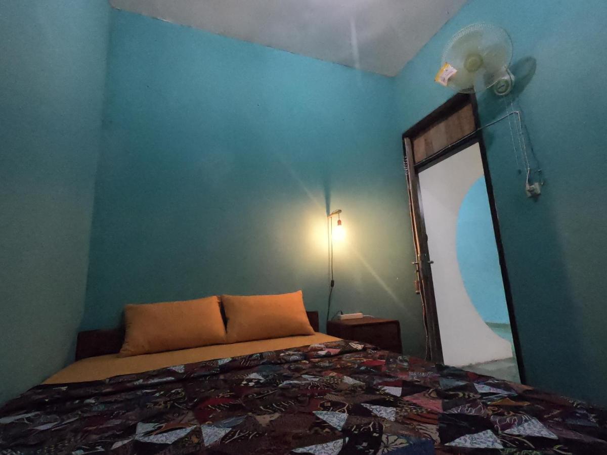 Owl Hostel Karimunjawa Exterior photo